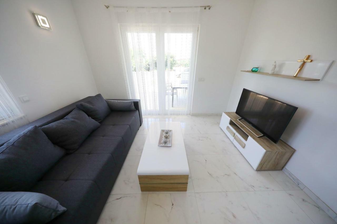 Apartmani Vlado Mitar Sukošan Eksteriør billede